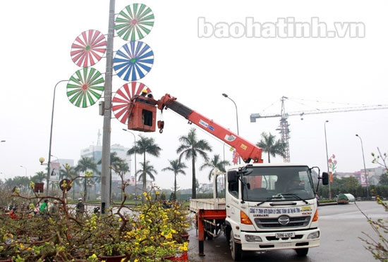 Thành phố Hà Tĩnh trang hoàng đón tết ảnh 12