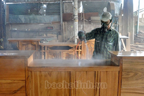 Ô nhiễm phun sơn ở làng mộc (Bài 1): Đặc mùi hóa chất ảnh 1 Ô nhiễm phun sơn ở làng mộc (Bài 1): Đặc mùi hóa chất ảnh 1