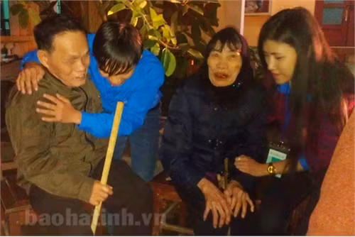 Đội sinh viên tình nguyện Hà Tĩnh thuộc Học viện Tài chính tổ chức chương trình “Xuân yêu thương” tại Trung tâm Bảo trợ xã hội.