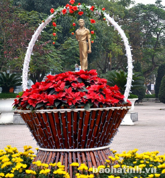 Thành phố Hà Tĩnh trang hoàng đón tết ảnh 4