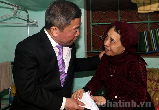 Bí thư Tỉnh ủy – Chủ tịch UBND tỉnh chúc tết trẻ mồ côi và đối tượng bảo trợ xã hội ảnh 3 Bí thư Tỉnh ủy – Chủ tịch UBND tỉnh chúc tết trẻ mồ côi và đối tượng bảo trợ xã hội ảnh 3