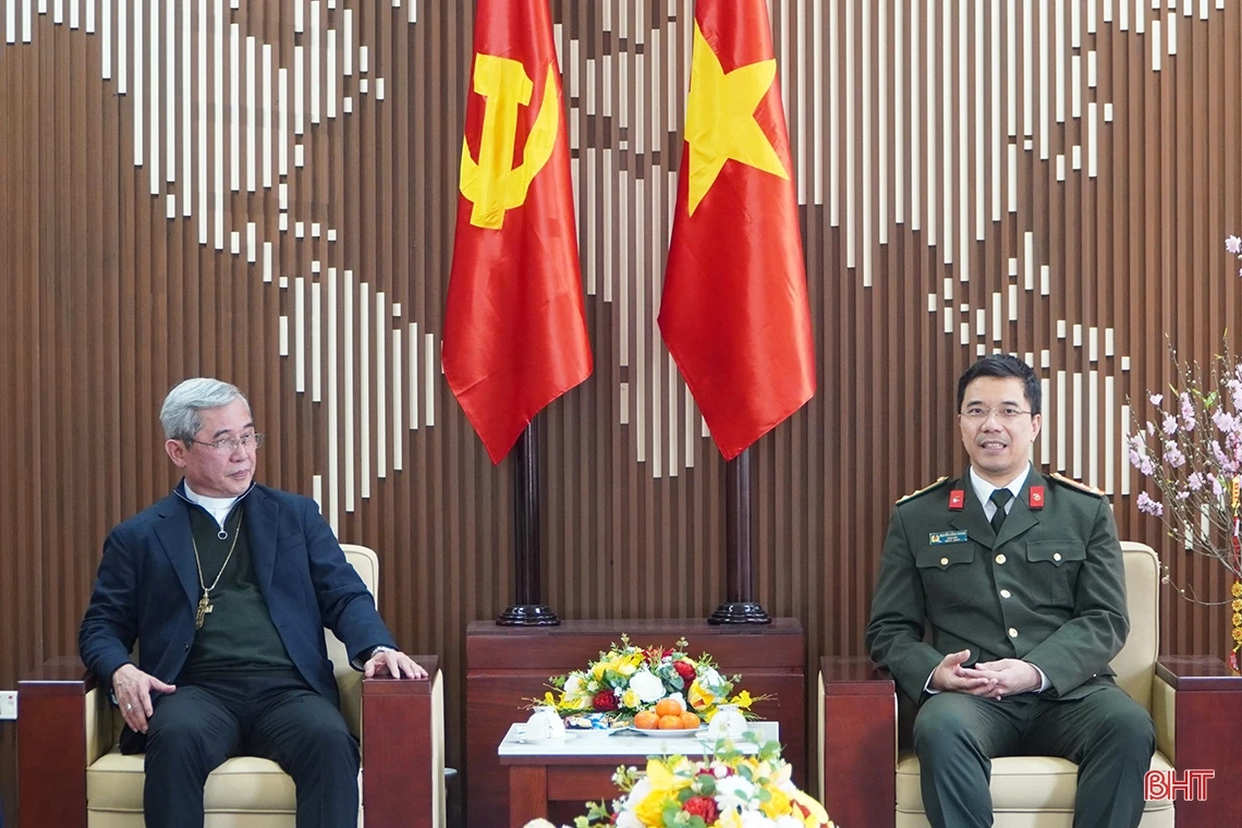 Tòa Giám mục Giáo phận Hà Tĩnh chúc tết Đảng bộ, chính quyền và Nhân dân tỉnh nhà