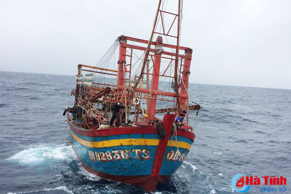 cuu thanh cong 9 thuyen vien gap nan tren bien ha tinh quang binh