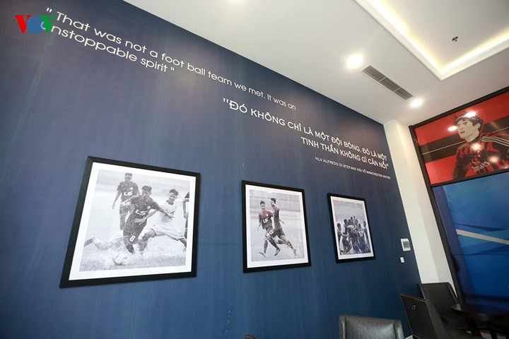 dot nhap hoc vien bong da pvf hoanh trang cua tan giam doc ryan giggs