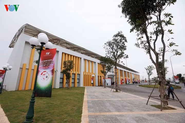 dot nhap hoc vien bong da pvf hoanh trang cua tan giam doc ryan giggs