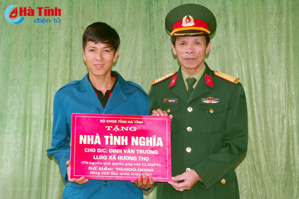 ban giao nha tinh nghia cho dan quan kho khan