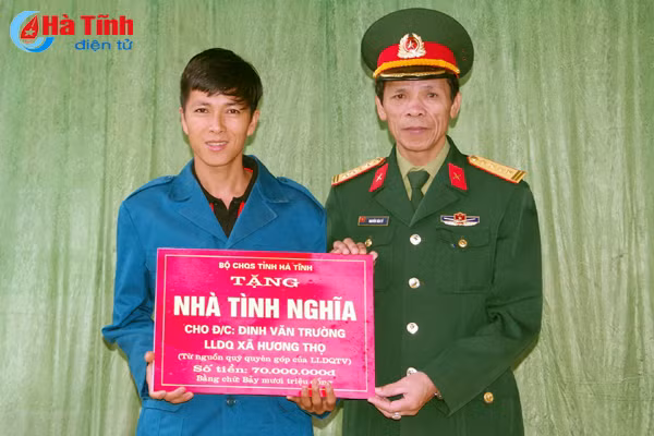 ban giao nha tinh nghia cho dan quan kho khan