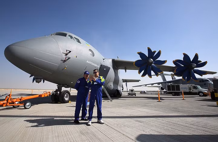 chien dau co pho dien suc manh tai dubai airshow 2017