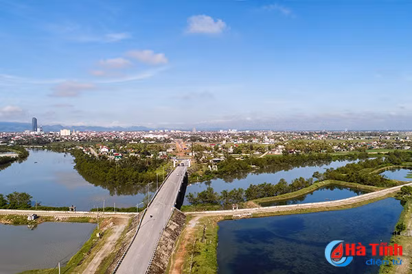 bay tren nhung cay cau dep xinh o thanh pho ha tinh