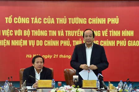 Bộ trưởng, Chủ nhiệm VPCP Mai Tiến Dũng, Tổ trưởng Tổ công tác của Thủ tướng phát biểu tại buổi làm việc với Bộ TT&TT. Ảnh: VGP/Nhật Bắc thu tuong luu y bo tt tt nhieu van de