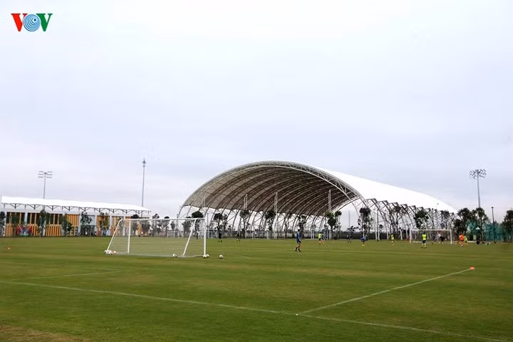 dot nhap hoc vien bong da pvf hoanh trang cua tan giam doc ryan giggs