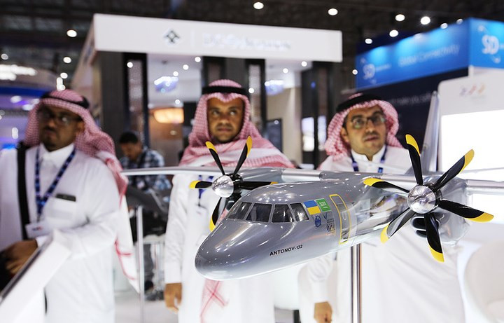 chien dau co pho dien suc manh tai dubai airshow 2017