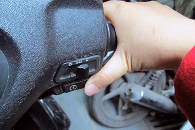 troi lanh xe may kho de vao buoi sang phai lam sao