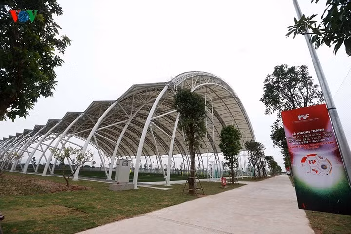 dot nhap hoc vien bong da pvf hoanh trang cua tan giam doc ryan giggs