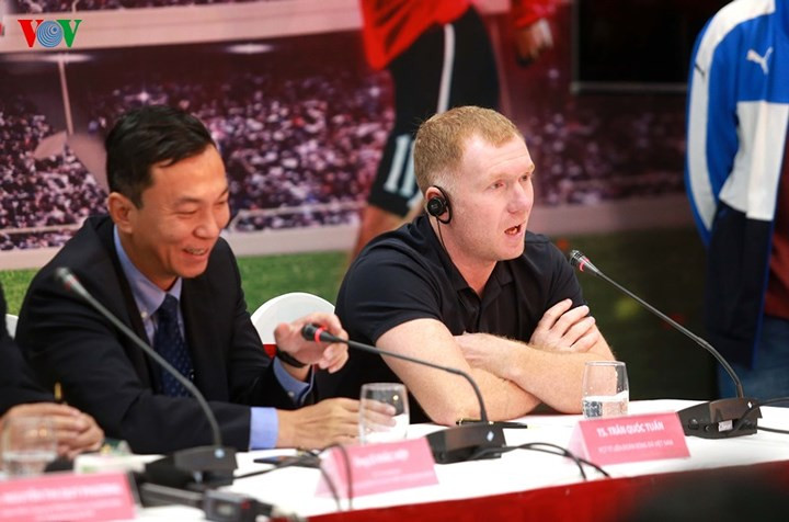 dot nhap hoc vien bong da pvf hoanh trang cua tan giam doc ryan giggs