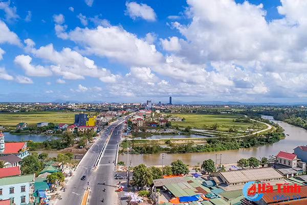 bay tren nhung cay cau dep xinh o thanh pho ha tinh