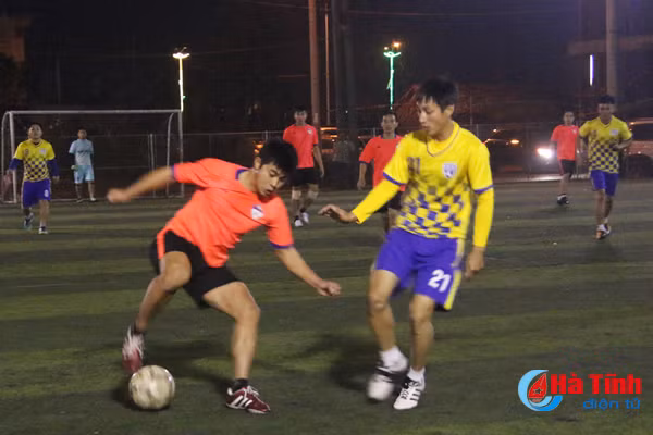 khoi tranh giai bong da phong trao nam thanh nien toan tinh