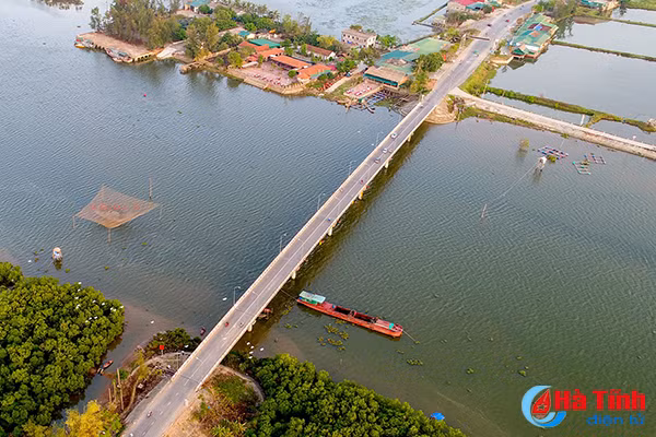bay tren nhung cay cau dep xinh o thanh pho ha tinh