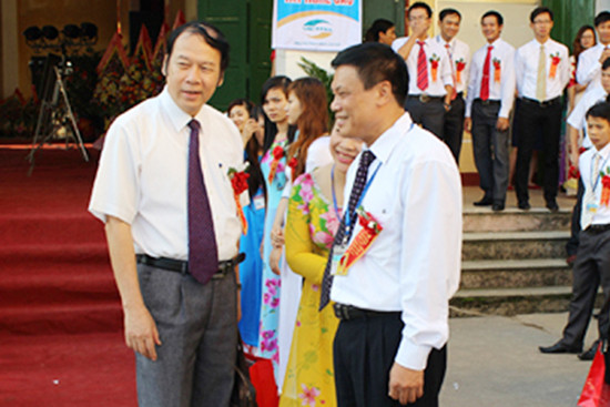 nha giao uu tu dang minh at ra di nhu vet sao sa cuoi troi