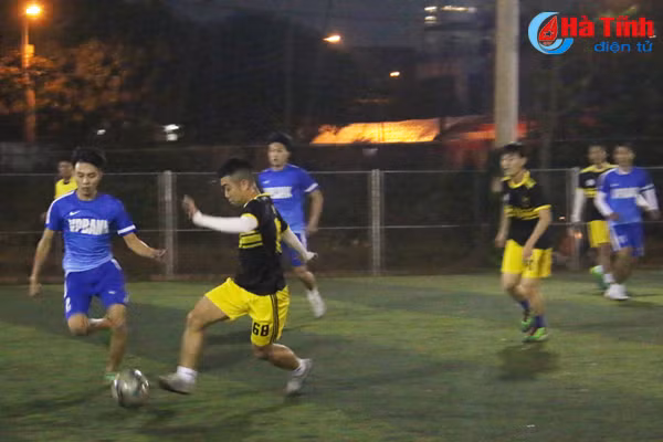 khoi tranh giai bong da phong trao nam thanh nien toan tinh