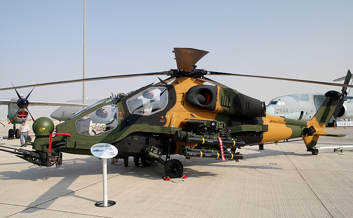 chien dau co pho dien suc manh tai dubai airshow 2017