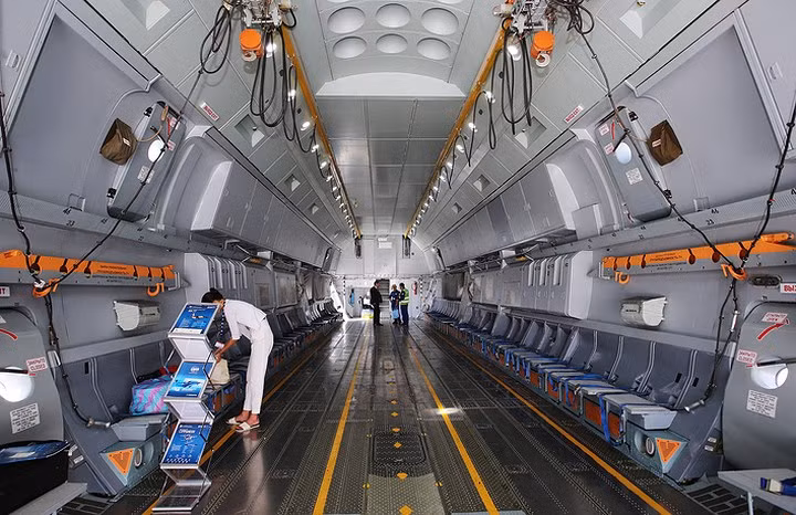 chien dau co pho dien suc manh tai dubai airshow 2017