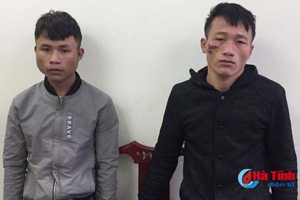 bat gon 2 con nghien buon ma tuy