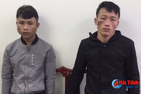 bat gon 2 con nghien buon ma tuy