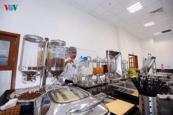 dot nhap hoc vien bong da pvf hoanh trang cua tan giam doc ryan giggs