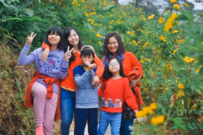 hoa da quy trai tham vang ruc ro o ba vi