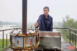 Cống Rào Trẻn phải vận hành... bằng tay