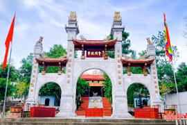 Đền thiêng trên dãy Trà Sơn