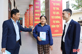 Lan tỏa yêu thương từ những tấm thẻ BHYT