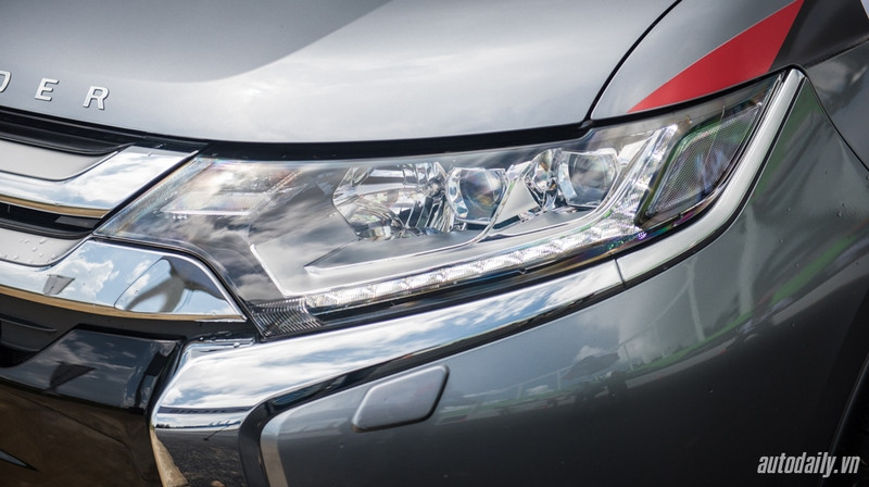 can canh mitsubishi outlander vua ra mat thi truong viet