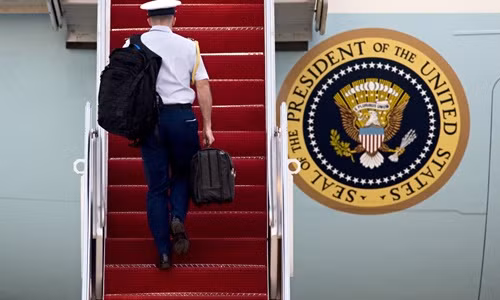 ben trong chiec valy hat nhan bat ly than cua tong thong my