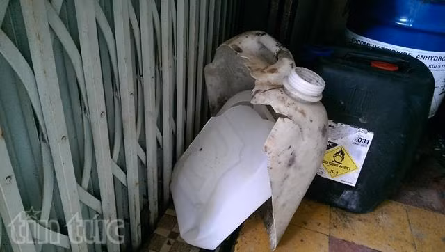 no hoa chat o cho tu than kim bien 4 nguoi bi bong