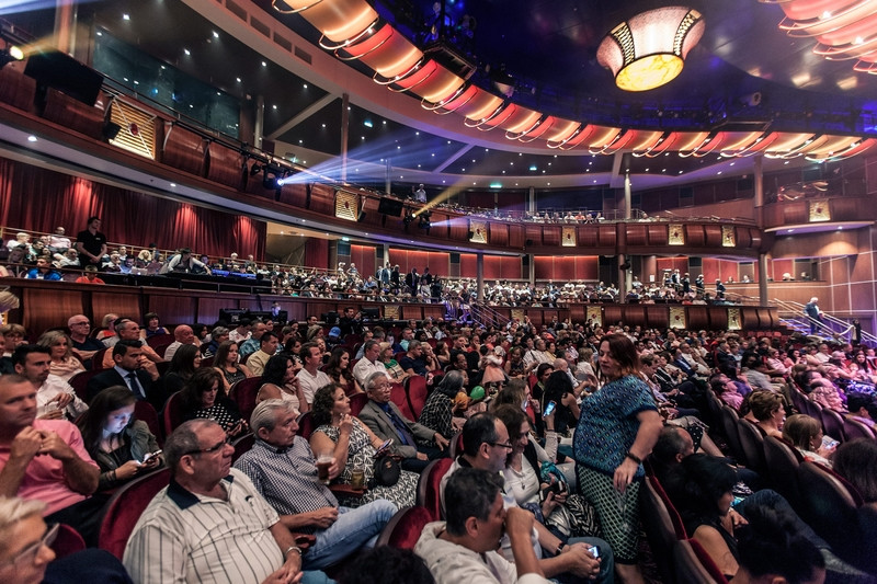 cuoc song xa hoa tren sieu du thuyen lon nhat the gioi