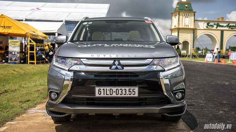 can canh mitsubishi outlander vua ra mat thi truong viet