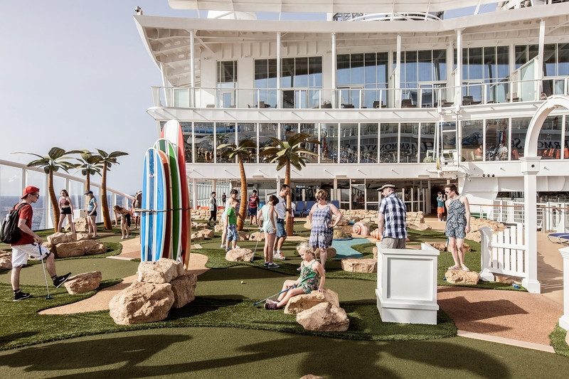 cuoc song xa hoa tren sieu du thuyen lon nhat the gioi