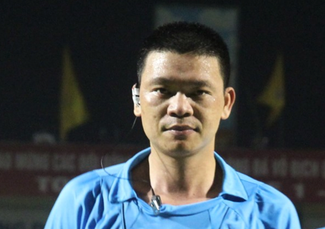 Sau Hà Anh Chiến, các trọng tài liên tiếp mắc sai lầm ấu trĩ ở V.League 2016. trong tai v league tham hoa khong hoi ket