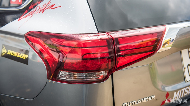 can canh mitsubishi outlander vua ra mat thi truong viet