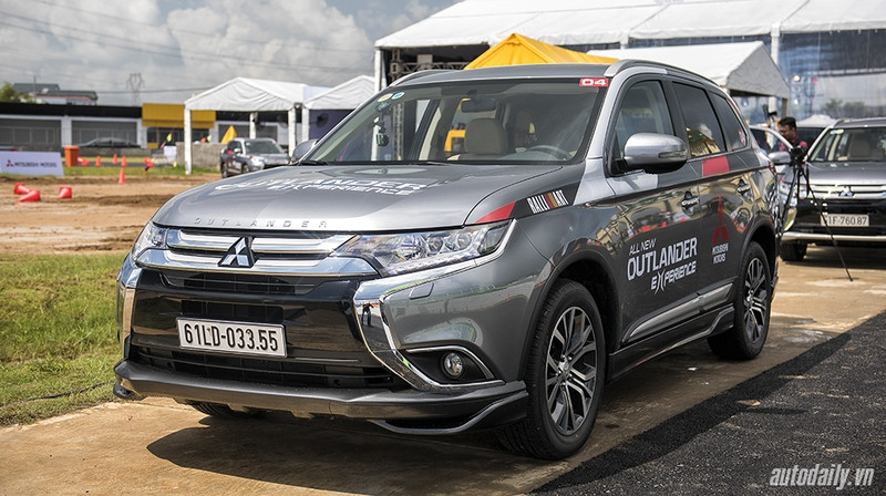 can canh mitsubishi outlander vua ra mat thi truong viet