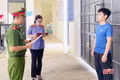 Bắt đối tượng cướp giật điện thoại của học sinh