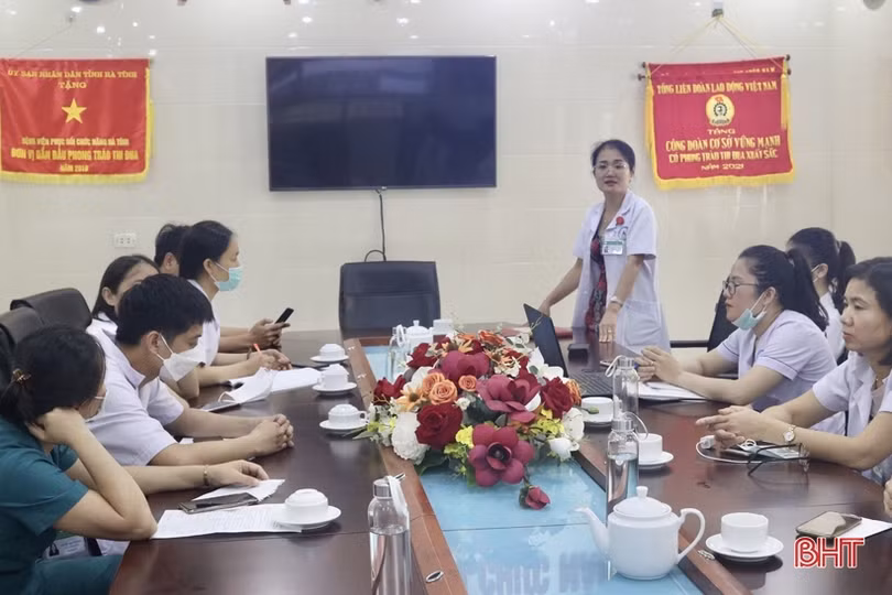 Bác sỹ Hà Tĩnh được Tổng LĐLĐ Việt Nam vinh danh điển hình “học Bác”