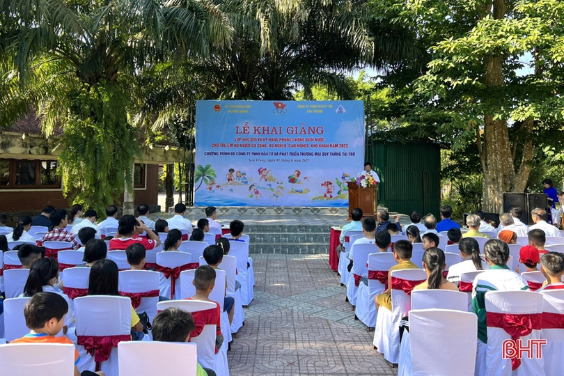 Doanh nghiệp tài trợ mở lớp học bơi miễn phí ở Hương Sơn