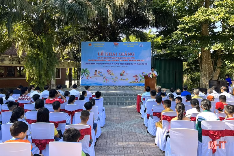 Doanh nghiệp tài trợ mở lớp học bơi miễn phí ở Hương Sơn