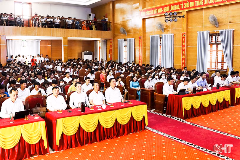 Đức Thọ khen thưởng giáo viên, học sinh xuất sắc năm học 2022 - 2023