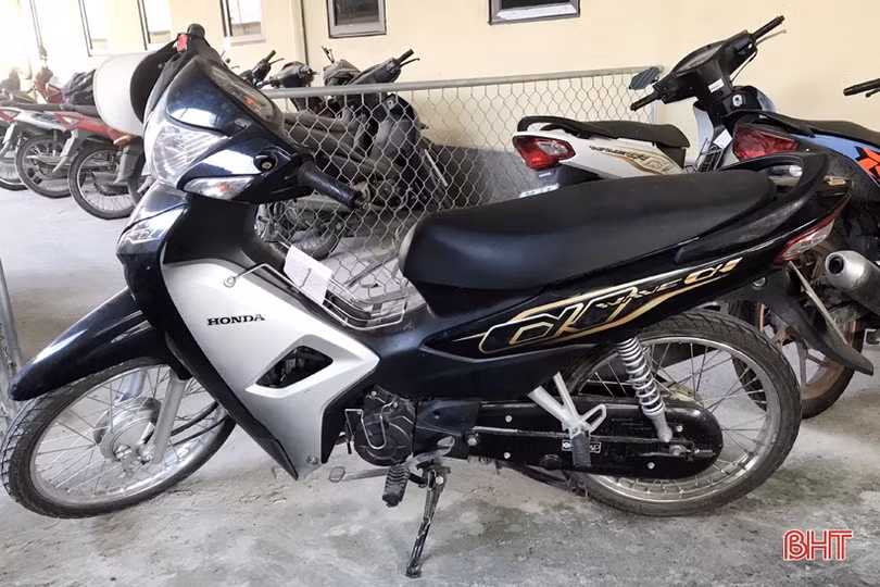 Khởi tố đối tượng móc cốp xe máy, trộm gần 100 triệu đồng