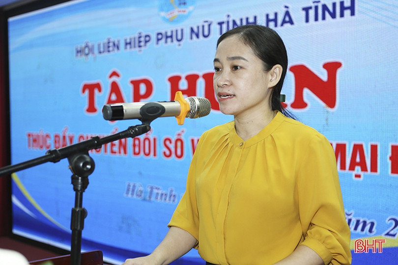 Phụ nữ Hà Tĩnh học cách chuyển đổi số trong thương mại điện tử