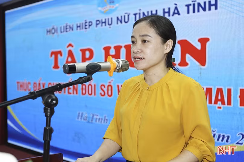 Phụ nữ Hà Tĩnh học cách chuyển đổi số trong thương mại điện tử